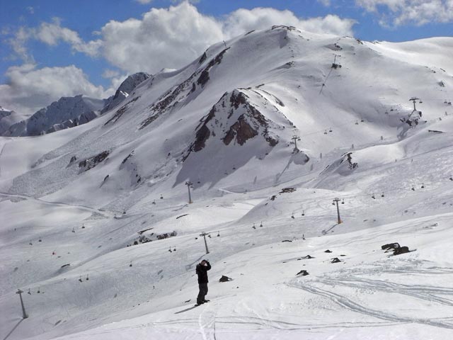 Markus neben der Piste 65 (17. Apr.)