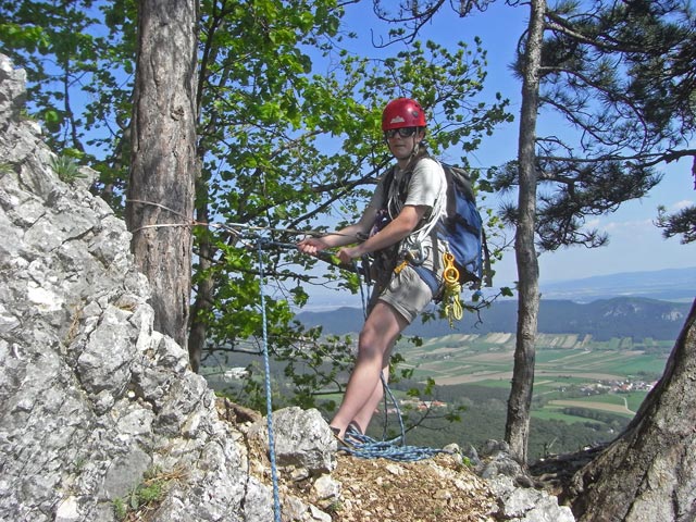 Bergfreundesteig: Daniela am Stand nach der 1. Seill&auml;nge der Variante