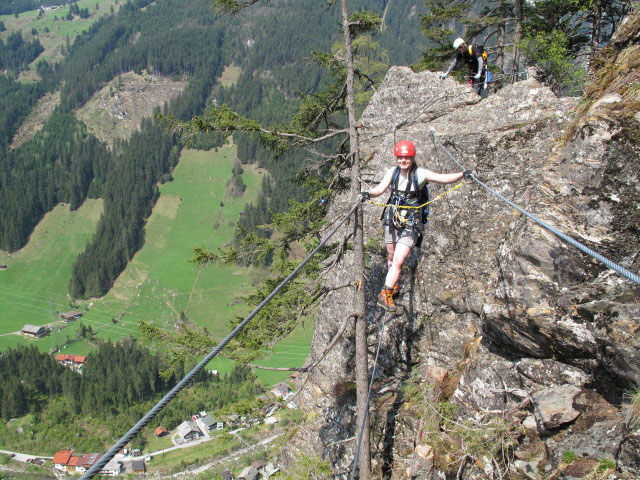 Daniela auf der ersten Seilbrücke