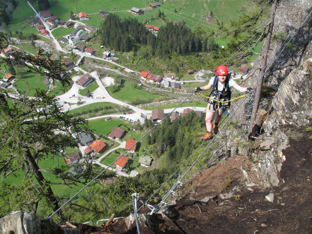 Daniela auf der ersten Seilbrücke