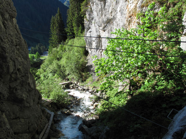 Rongg-Wasserfall-Klettersteig: Seilbrücke