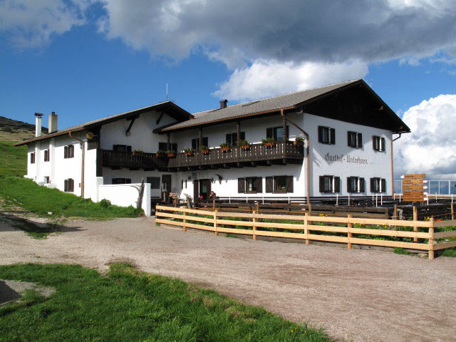 Erich beim Unterhornhaus, 2.042 m (11. Juni)