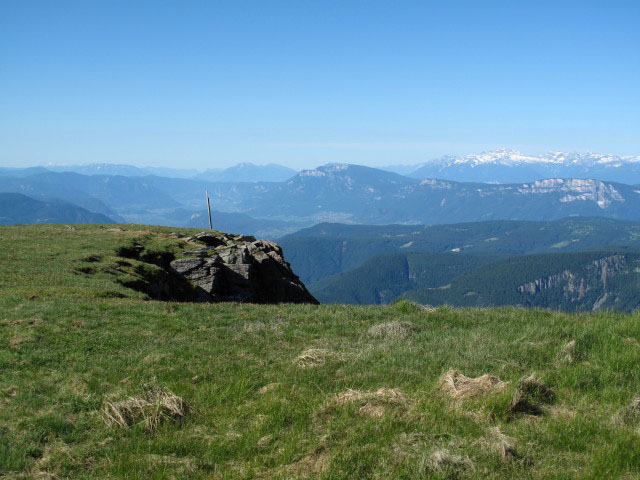 vom Punkt 2.402 Richtung Südwesten (12. Juni)