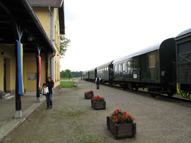 EZ 16008 'Reblaus-Express' im Bahnhof Geras-Kottaun, 460 m