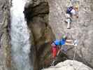 ÖTK-Klettersteig Pirkner Klamm: Martin und Erich auf der dritten Seilbrücke (11. Juli)