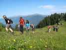 Emil, Ada, Lea, Jonna, Daniela, Erich, Helmut und Peter auf der Weißsteinalm (13. Juli)