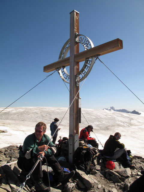 Erich, ?, ? und Daniela am Vorgipfel der Wei&szlig;seespitze (16. Aug.)