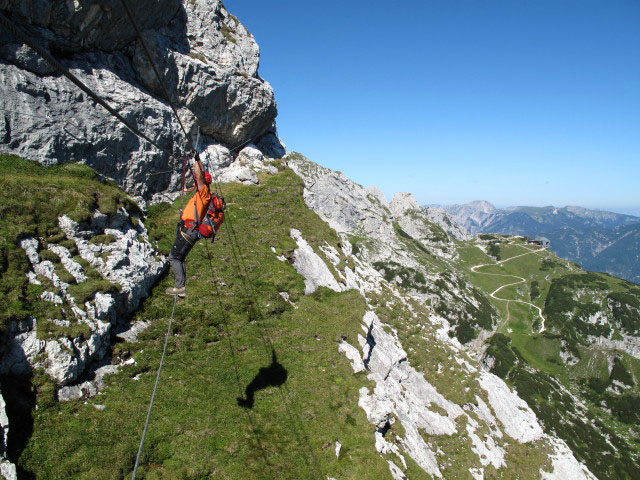 Mauerl&auml;ufer-Klettersteig: Erhard auf der Seilbr&uuml;cke