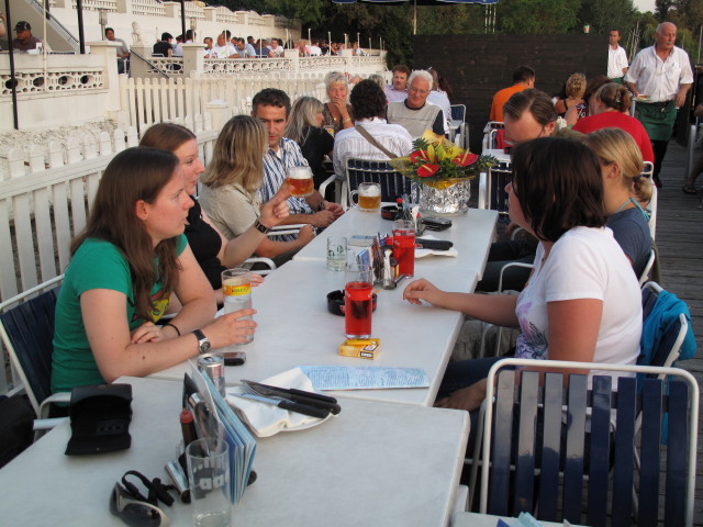 Daniela, Yasmin, Doris, Thomas, Erich, Marlene und Tina im Strandcafe