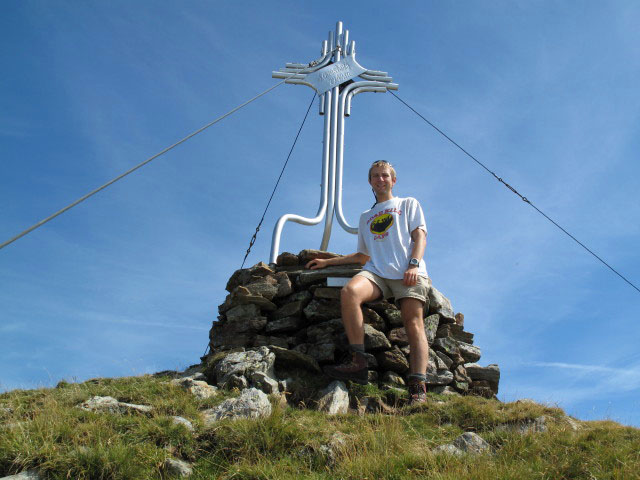 Ich beim Gipfelkreuz des Loneskopfes (30. Aug.)