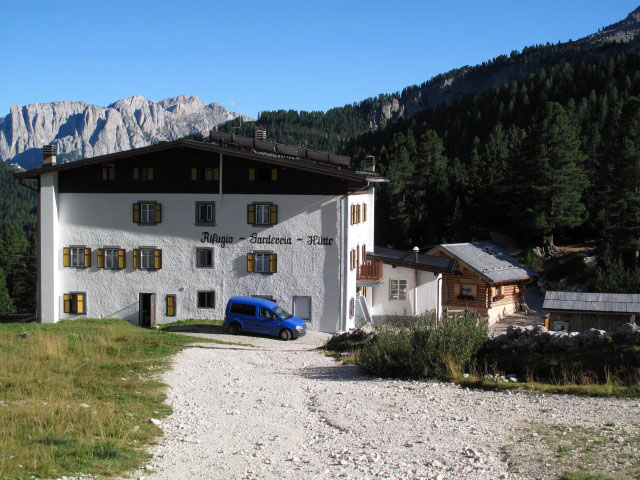 Rifugio Gardeceia, 1.950 m