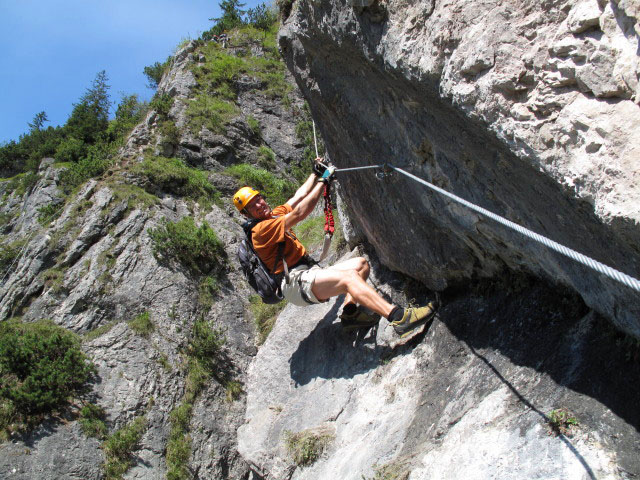 Gr&uuml;nstein-Klettersteig: Andreas in der schwierigen Variante