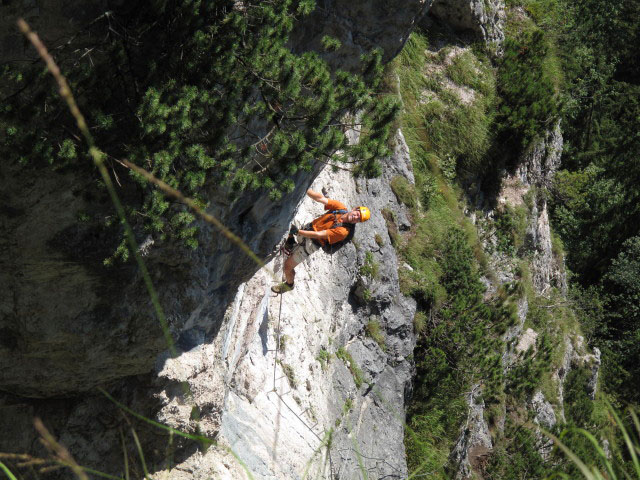 Gr&uuml;nstein-Klettersteig: Andreas in der schwierigen Variante