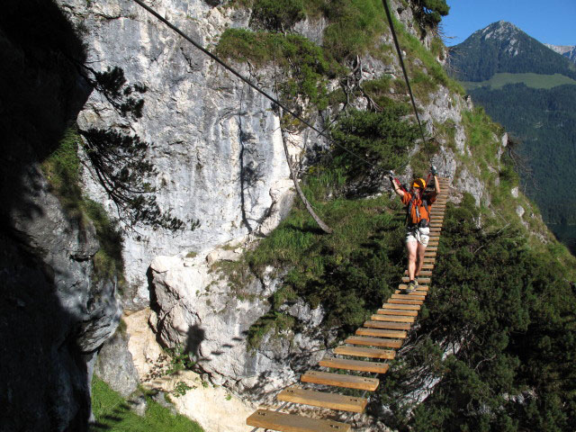 Gr&uuml;nstein-Klettersteig: Andreas auf der H&auml;ngebr&uuml;cke