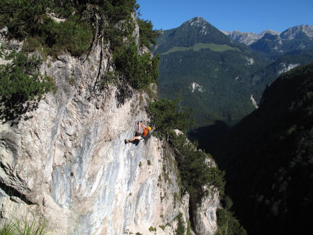Gr&uuml;nstein-Klettersteig: Andreas in der schwierigen Variante