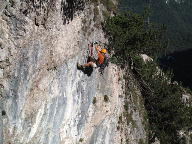 Gr&uuml;nstein-Klettersteig: Andreas in der schwierigen Variante