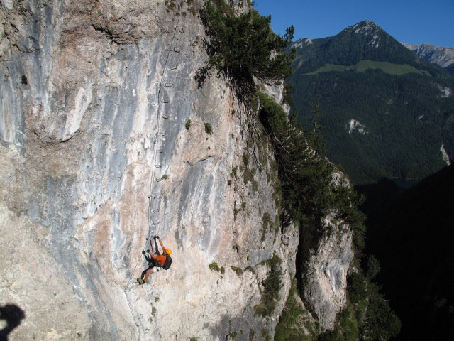 Gr&uuml;nstein-Klettersteig: Andreas in der schwierigen Variante