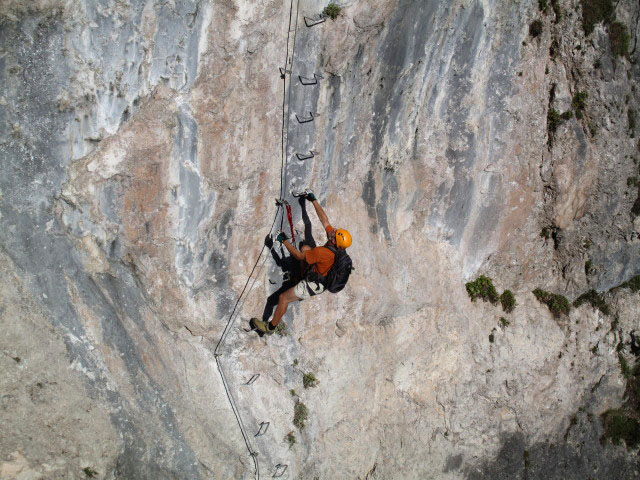 Gr&uuml;nstein-Klettersteig: Andreas in der schwierigen Variante