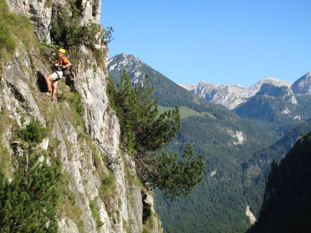 Gr&uuml;nstein-Klettersteig: Andreas in der schwierigen Variante