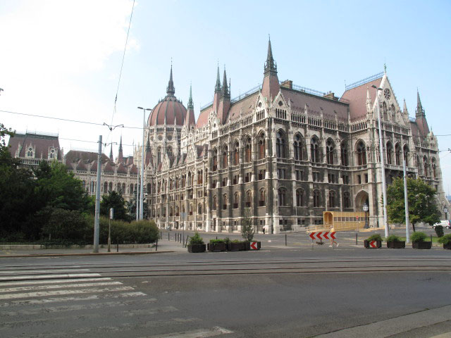 Parlamentsgebäude (13. Sept.)