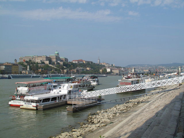Donau zwischen Kettenbr&uuml;cke und Elisabethbr&uuml;cke (13. Sept.)