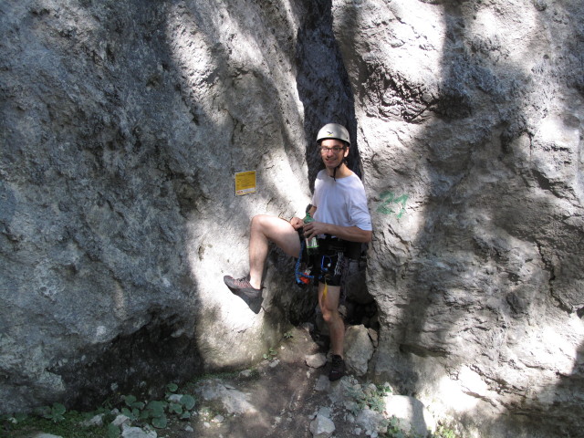 Mein-Land-Dein-Land-Klettersteig: Reinhard bei der Einstiegstafel