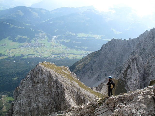 Gams&auml;nger-Klettersteig: Max bei der Babenstuber-H&uuml;tte (26. Sept.)