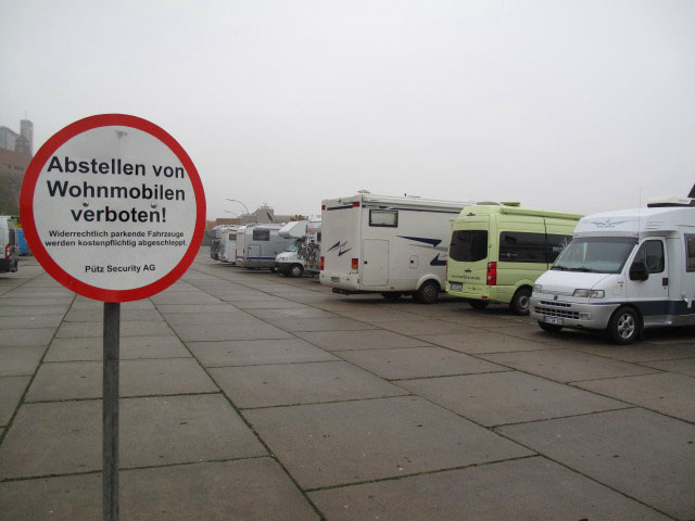 neben der St. Pauli Hafenstraße (29. Okt.)