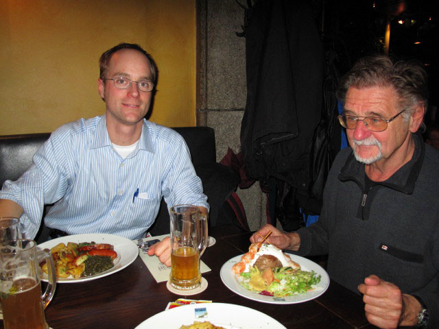 Florian und Papa im Brauhaus Joh. Albrecht (29. Okt.)