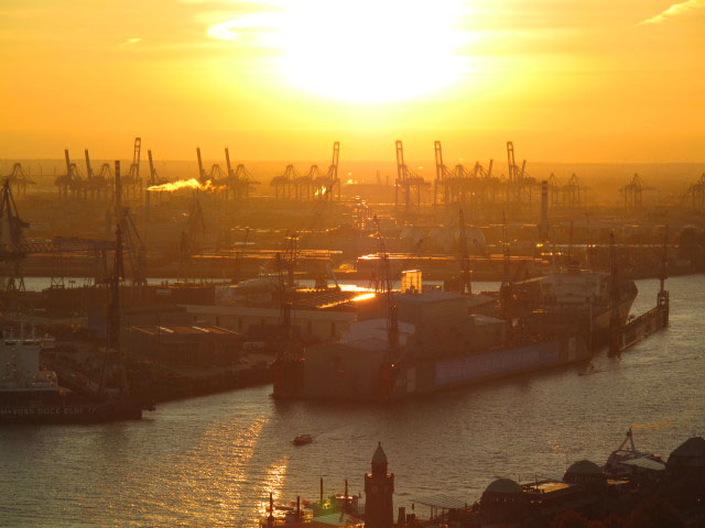 Hafen von der St.-Michaelis-Kirche aus (30. Okt.)