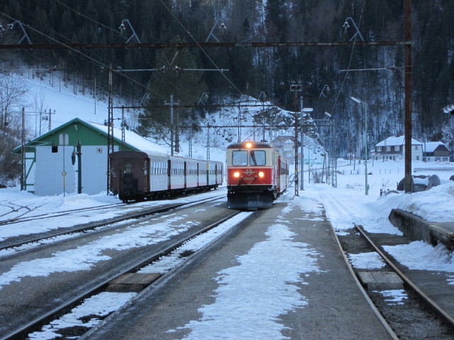 1099.02 'Gösing' mit R 6812 bei der Einfahrt in den Bahnhof Laubenbachmühle, 535 m