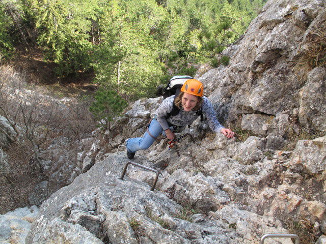 Wildenauer-Klettersteig: Sabrina zwischen Schlüsselstelle und Schacht