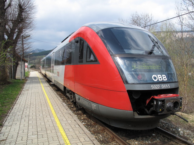 5022 041-5 als R 6415 im Bahnhof Unter H&ouml;flein