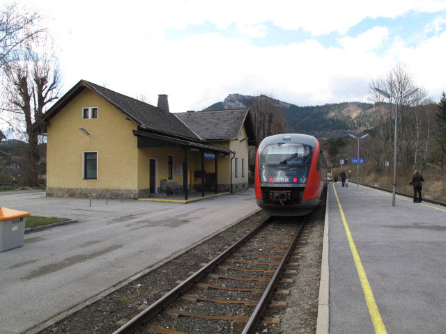 5022 003-7 als R 6419 im Bahnhof Gr&uuml;nbach am Schneeberg, 557 m (2. Apr.)