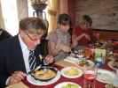 Papa, Elena und Mama im Restaurant Irodion (6. Mai)