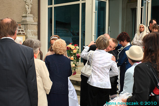 Papa, Oma, Daniela, Johanna, Mama, ich, Andrea, Oma, Karoline und Eveline im Stift Heiligenkreuz (7. Mai) © novaczek.at