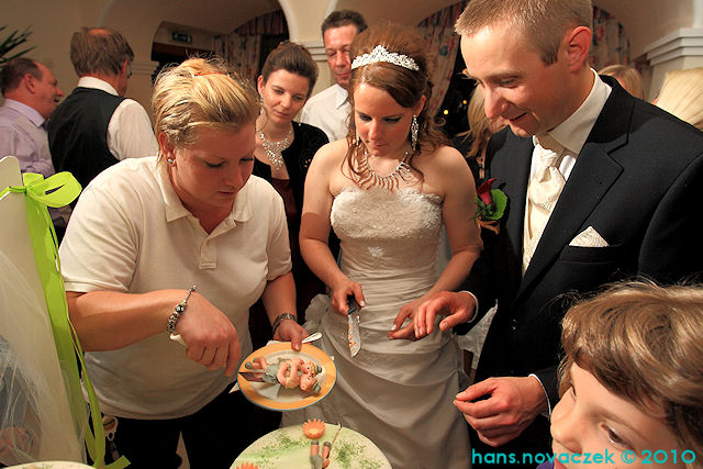Wolfgang, Papa, ?, Nadja, Udo, Daniela, ich und Christina im Gasthof Skilitz (7. Mai) © novaczek.at