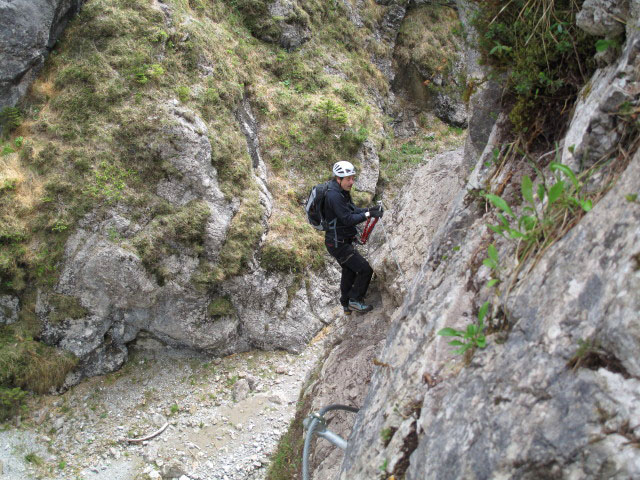 Adrenalin-Klettersteig: Werner in der Schluchttraverse