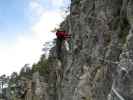 Adrenalin-Klettersteig: Axel in der Gipfelwand