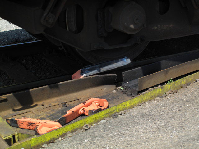 Auswurfschienenbremse