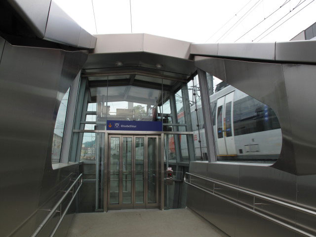 S 5856 bei der Ausfahrt aus dem Bahnhof Salzburg Mülln-Altstadt (26. Mai)