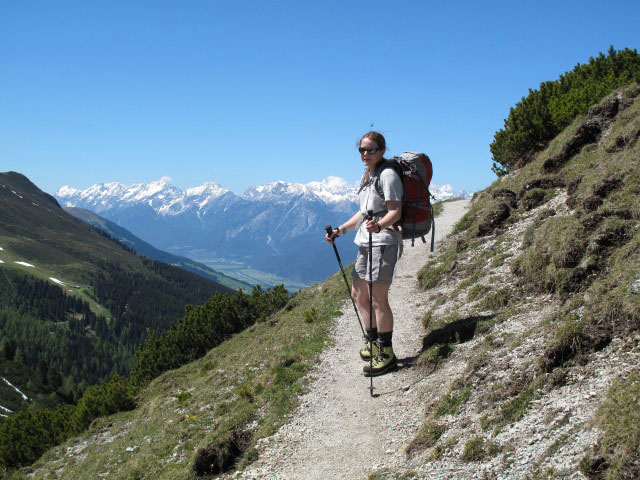 Daniela zwischen Halsl und Birgitzköpflhütte