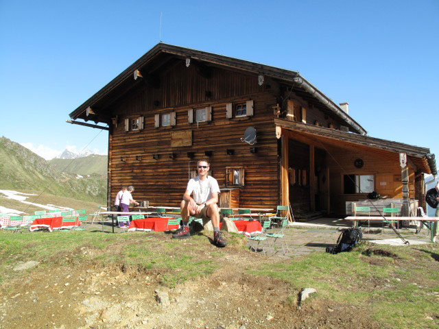 Ich bei der Zupalseeh&uuml;tte, 2.346 m (12. Juni)