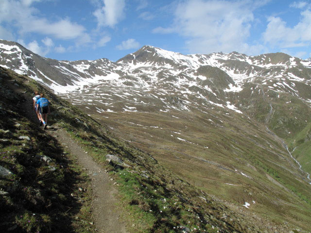 Carley und Sarah zwischen Zupalseehütte und Steinkas (12. Juni)