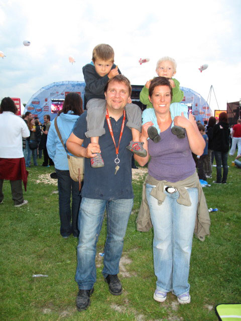 Miguel, Axel, Claudia und Kimo auf der Fest-Insel (25. Juni)