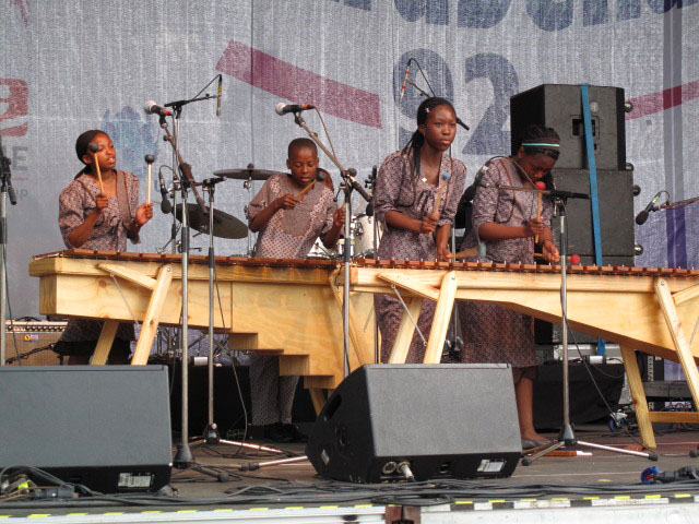 Masimbambane Marimba Band auf der Radio Arabella-B&uuml;hne (26. Juni)