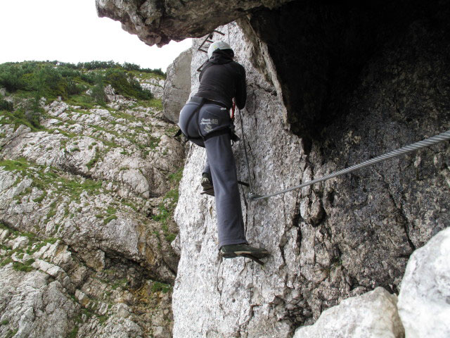 Heli-Kraft-Klettersteig: Elonora zwischen Holzpendelbrücke und 1. Notausstieg