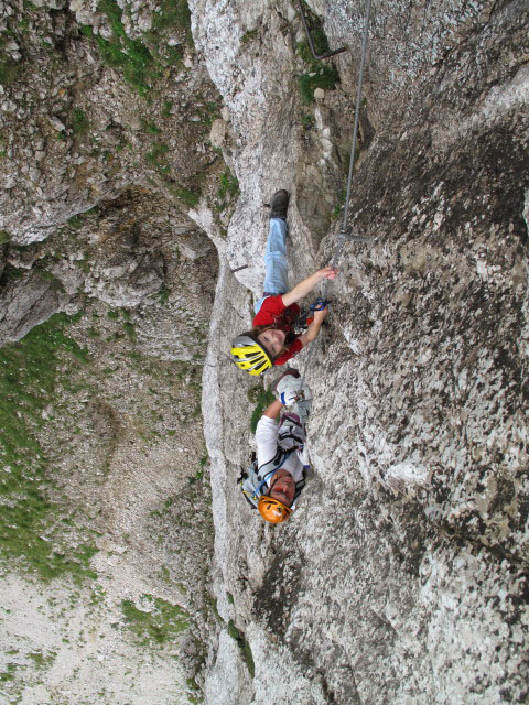 Heli-Kraft-Klettersteig: Erich und Richard zwischen Holzpendelbrücke und 1. Notausstieg