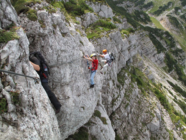 Heli-Kraft-Klettersteig: Reinhard, Richard und Erich zwischen 1. Seilbrücke und 2. Notausstieg