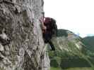 Heli-Kraft-Klettersteig: Reinhard zwischen Holzpendelbrücke und 1. Notausstieg